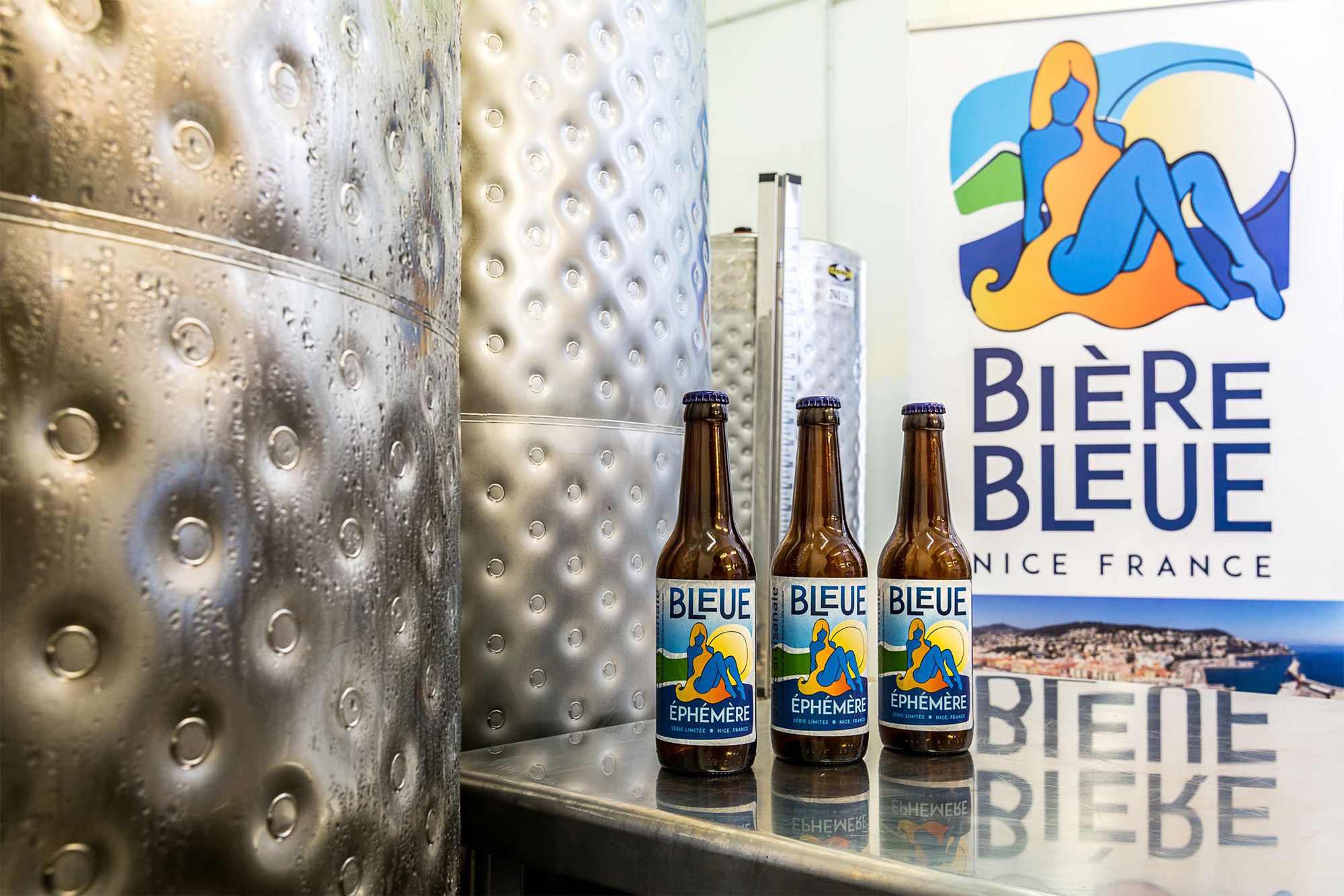 Bière Bleue fermenters et bouteilles de bière artisanale dans le sud de la France à Nice 06